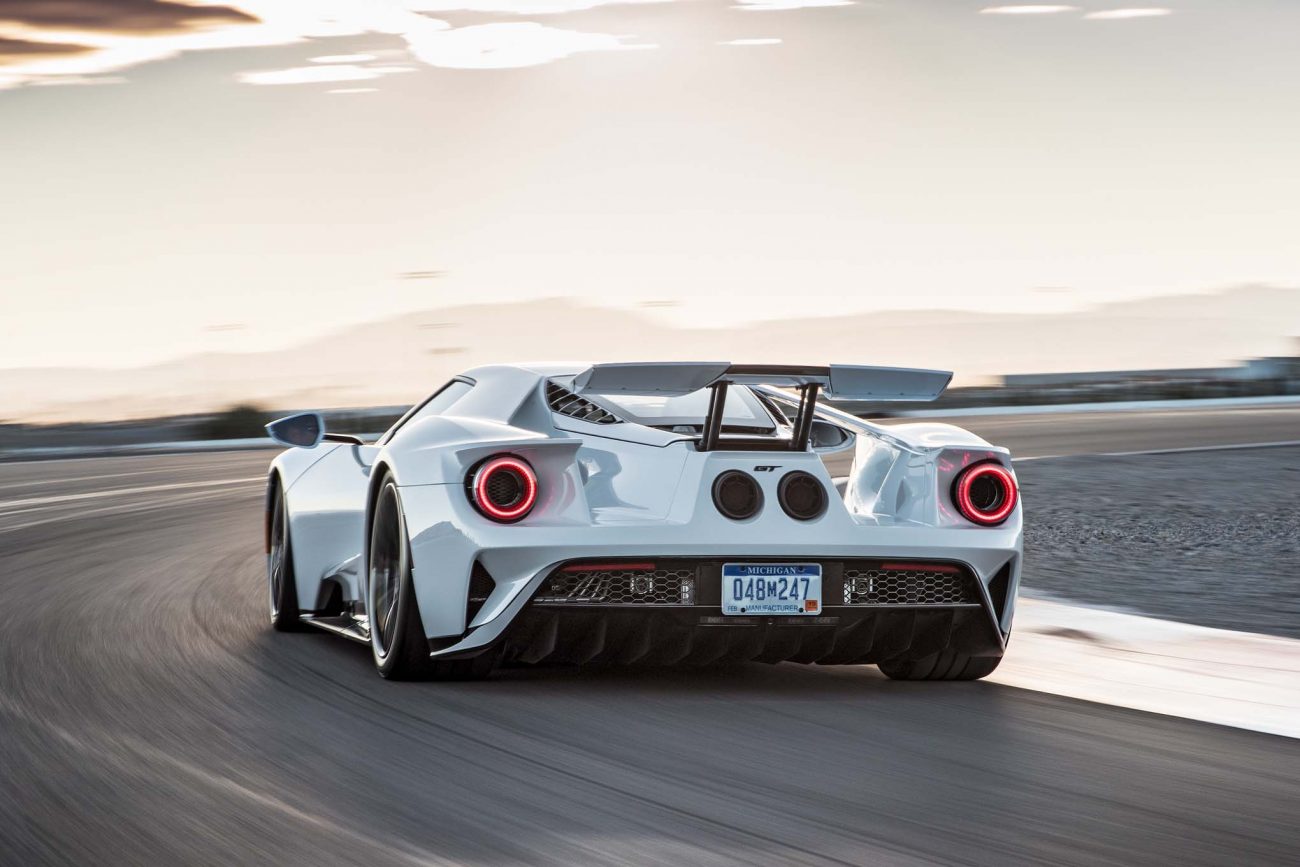 2017-Ford-GT-rear-end-in-motion