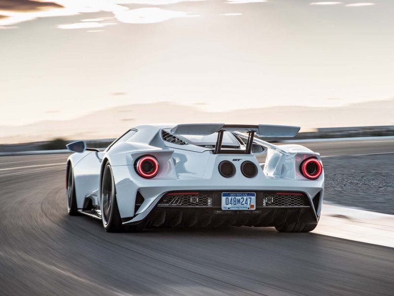 2017-Ford-GT-rear-end-in-motion