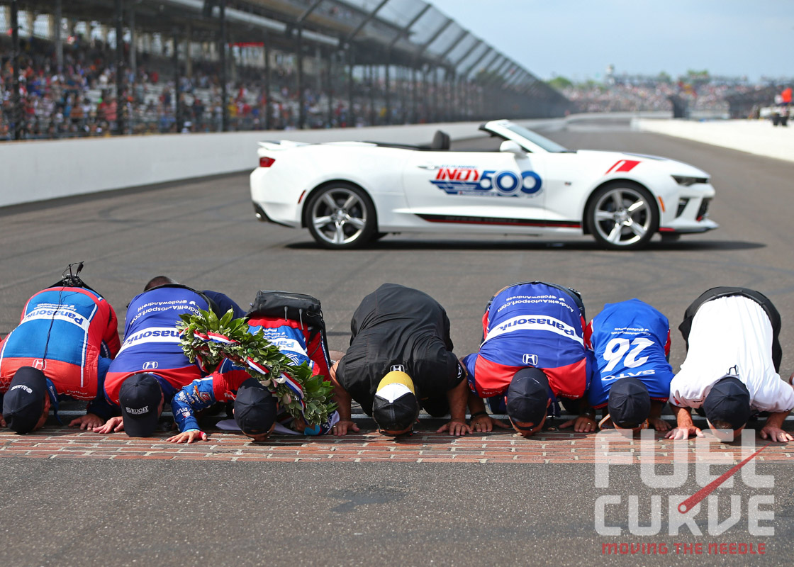 The traditional postrace kissing of the bricks by Andretti Autosport’s Panasonic team